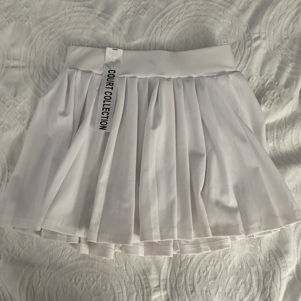 NWT White Pleated Skort size M